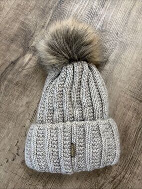 Chunky Rib Knit Pom Beanie in Light Taupe Gray